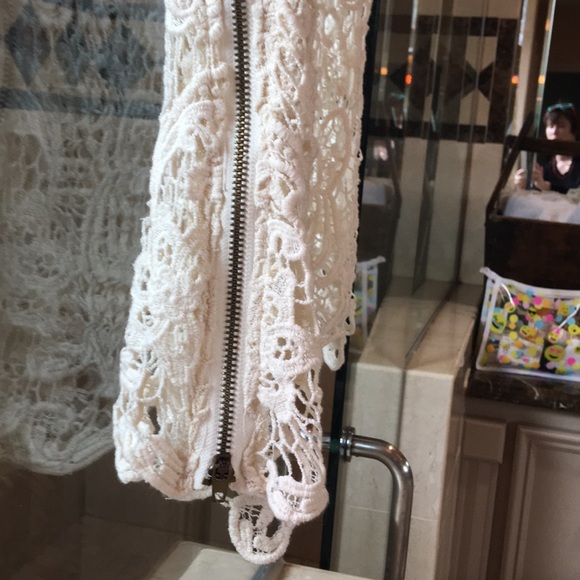 Cream lace skirt - Picture 3 of 3